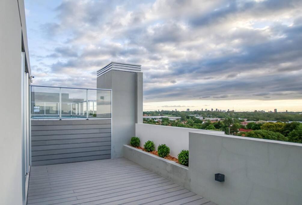 A Estrenar! Apartamento Con Pileta Zona Aeropuerto Wifi 200Mg อะซุนซิออง ภายนอก รูปภาพ